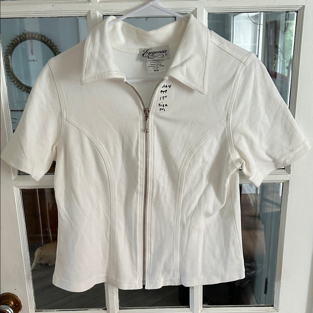 264.   White Zip-Up Short Sleeve Jacket